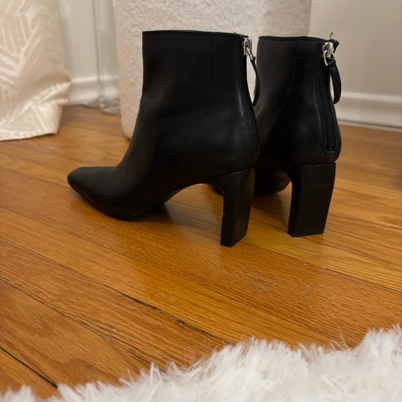 Vero Moda Sleek Black Ankle Booties - Picture 2 of 5